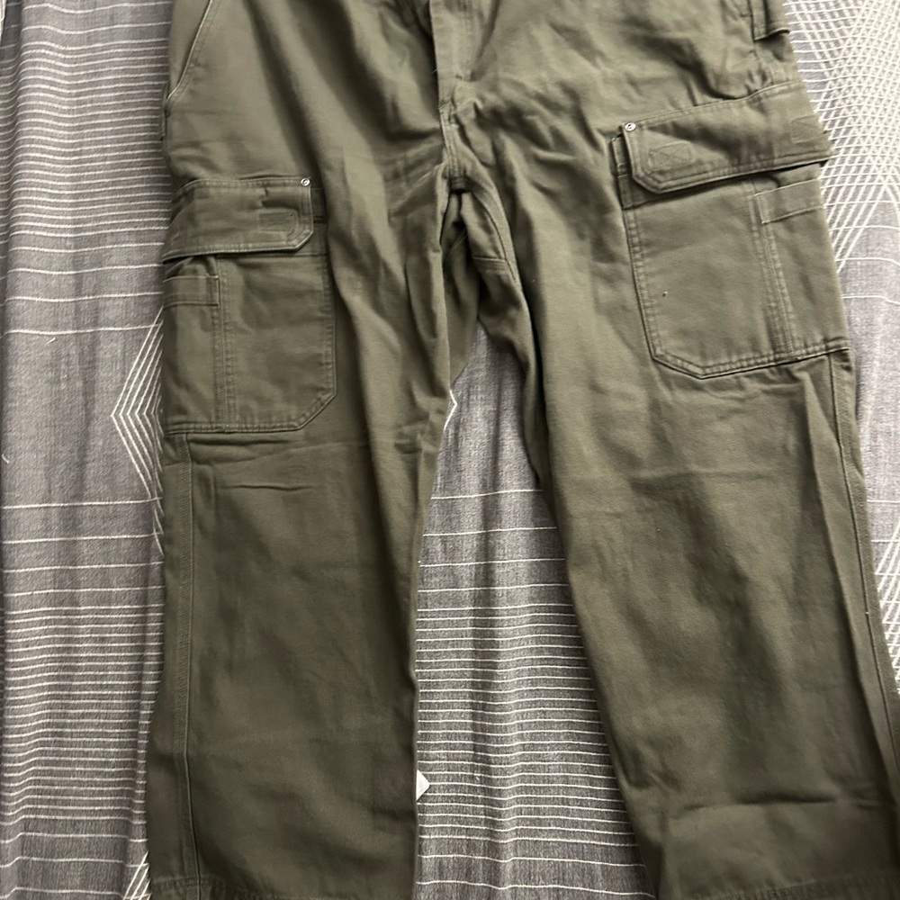 Duluth Trading Co green / Duluth Trading Co flex firehose khaki pants